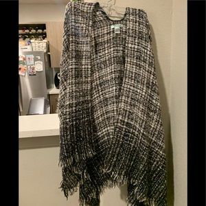 Beautiful Black and White Nostalgia Poncho. OS
